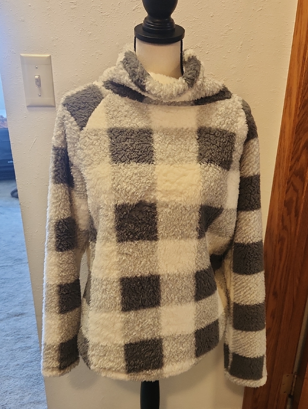 Eddie Bauer Gray & Cream Check Sherpa Cowl Pullover Medium